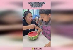 给妈妈吃瓜,为妈妈送上清凉甜蜜的瓜果盛宴