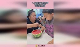 给妈妈吃瓜,为妈妈送上清凉甜蜜的瓜果盛宴