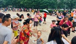 运动会上吃瓜,欢乐氛围共庆体育盛会