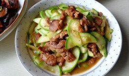 吃白瓜味道不错,白瓜美味滋味，尽享清新口感