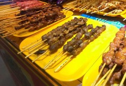 平安小吃街吃瓜,热闹非凡的吃瓜盛地一瞥