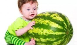 宝宝吃瓜,甜蜜瓜果盛宴