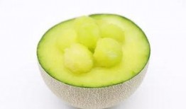 吃黄色蜜瓜,甜蜜滋味尽享一夏