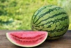 小小子吃瓜西瓜对咳嗽好,揭秘咳嗽的天然良方