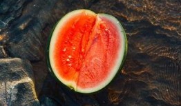 碎石吃瓜,揭秘夏日消暑新潮流