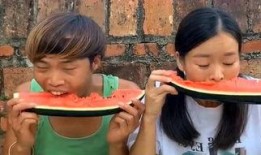 破产姐弟比赛吃瓜,破产姐弟上演吃瓜大赛